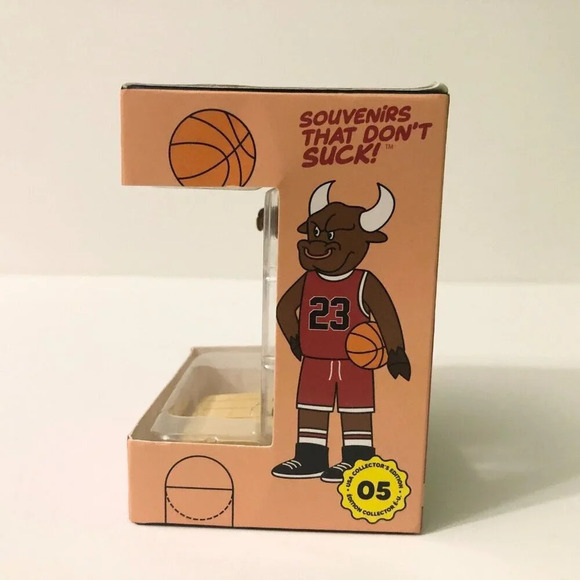 Souvenirs That Dont Suck Basket Bulls Christmas Ornament Basketball Chicago - Picture 12 of 16